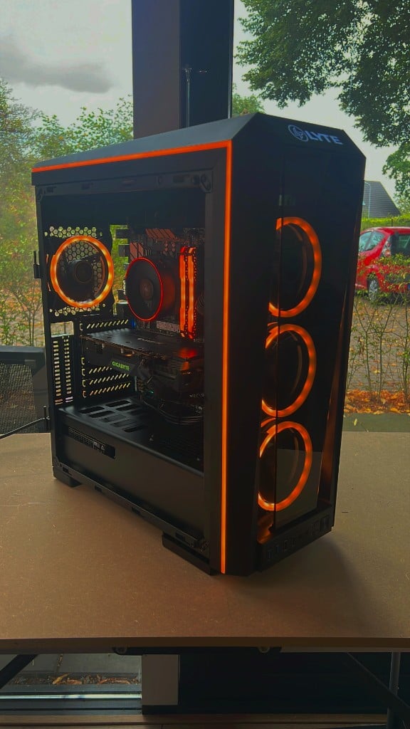 Fenrir 1.0 - oranje RGB-verlichting (exterieur)