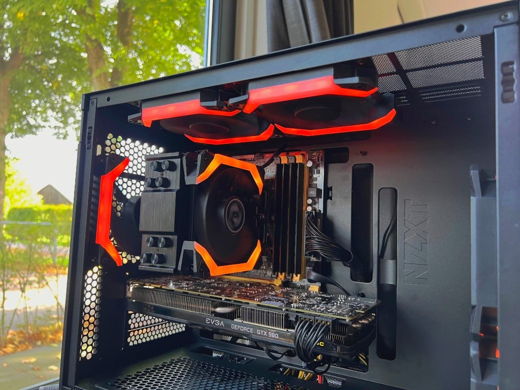 Neptus 1.1 - oranje/rood interieur met GTX 980