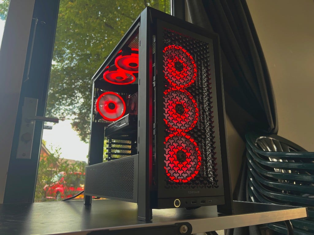 Vega 1.0 - RGB gaming PC rood